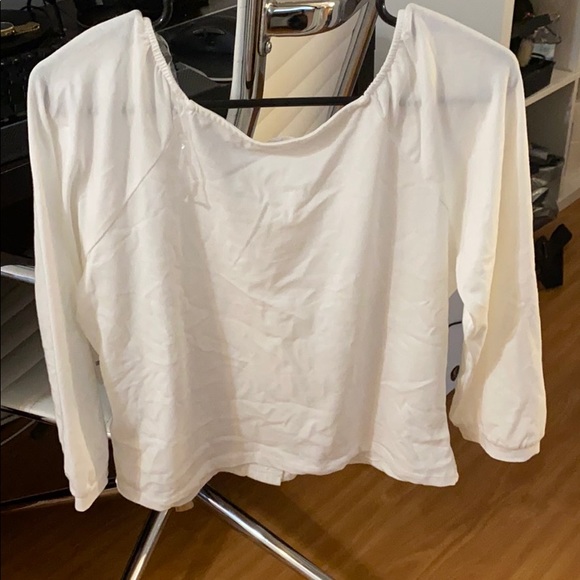 New top - Picture 2 of 3